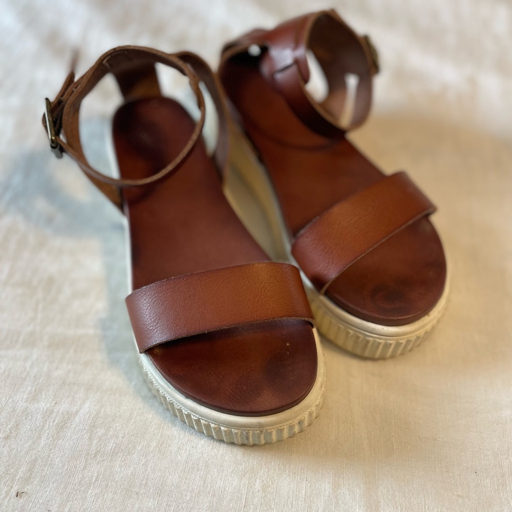 Mia brown sandals size 6 1/2